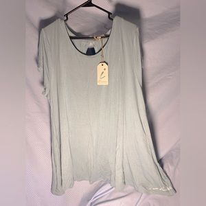 Illuminative “I am beautiful” tunic BNWT 2x